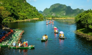 Hanoi: Ninh Binh Day Trip with Tam Coc, Hoa Lu, and Mua Cave