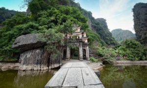 Hanoi: Ninh Binh Day Trip with Tam Coc, Hoa Lu, and Mua Cave