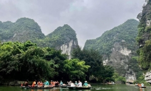 From Hanoi: Trang An Boat, Bai Dinh Pagoda, & Mua Cave Tour