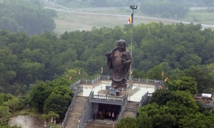 Hanoi: Hoa Lu, Trang An Caves, & Mua Cave Day Trip and Lunch