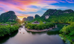 From Hanoi: Trang An Boat, Bai Dinh Pagoda, & Mua Cave Tour
