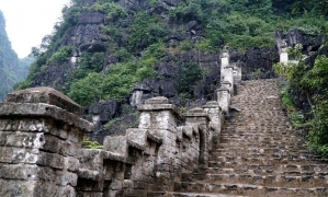 Hanoi: Ninh Binh Day Trip with Tam Coc, Hoa Lu, and Mua Cave