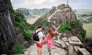 From Hanoi: 1D group tour to visit Ninh Binh - Lunch & Bus