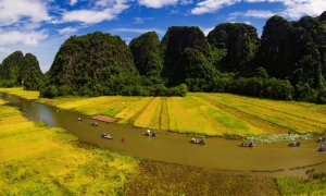 From Hanoi: Trang An Boat, Bai Dinh Pagoda, & Mua Cave Tour