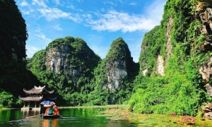 Hanoi: Hoa Lu, Trang An Caves, & Mua Cave Day Trip and Lunch