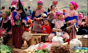 Sapa Tour + Bac Ha Market By Bus 2 Days 1 Night Hotel in Sapa