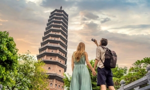 From Hanoi: Trang An Boat, Bai Dinh Pagoda, & Mua Cave Tour