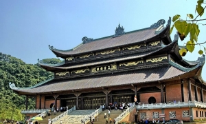 Hanoi: Hoa Lu, Trang An Caves, & Mua Cave Day Trip and Lunch