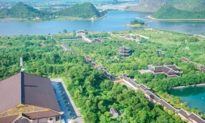 From Hanoi: Trang An Boat, Bai Dinh Pagoda, & Mua Cave Tour