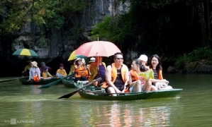 Hanoi: Ninh Binh Day Trip with Tam Coc, Hoa Lu, and Mua Cave